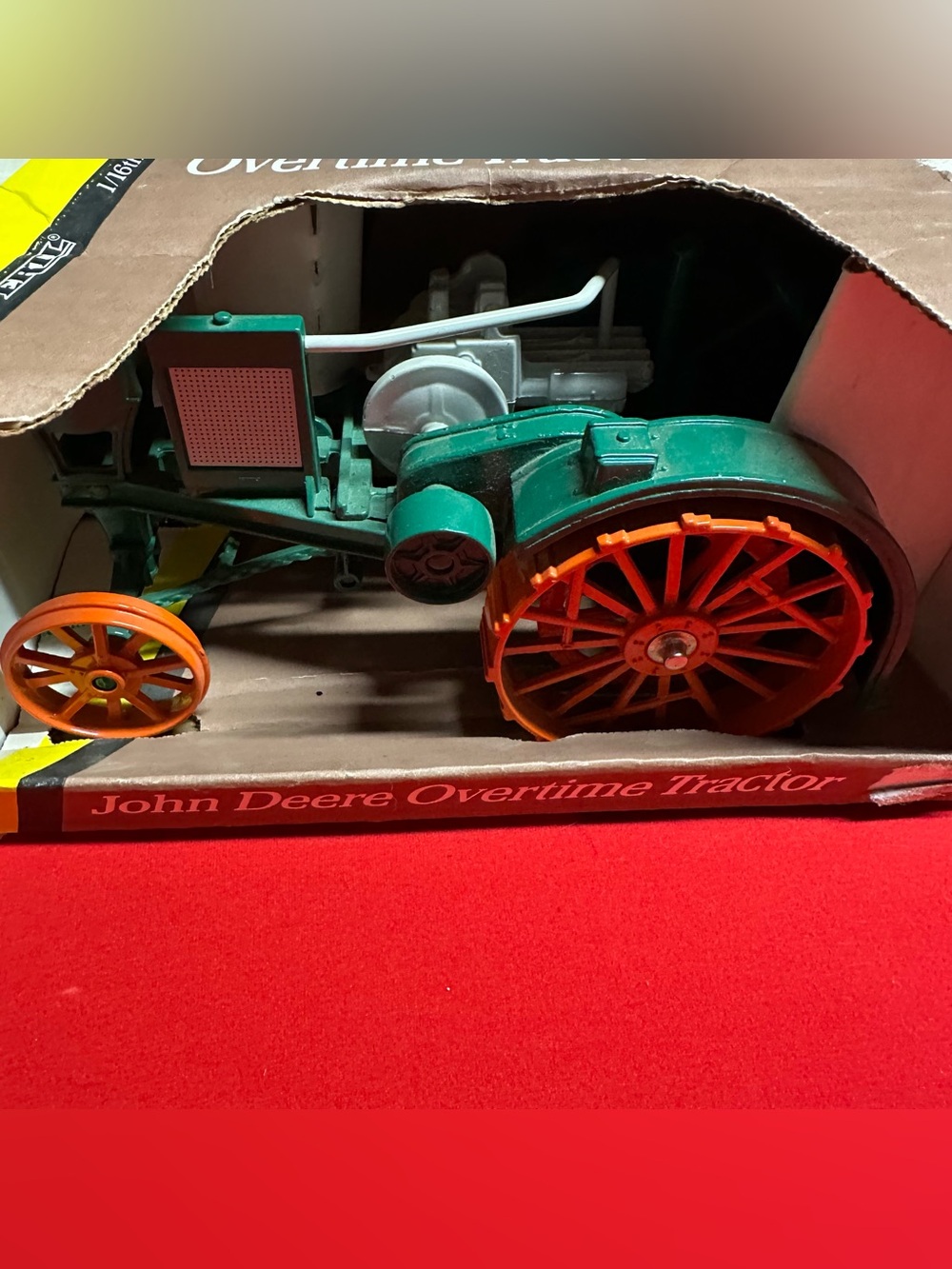 ERTL John Deere Overtime Tractor No. 5811 1:16 Scale Die Cast 1994 w/ Original B